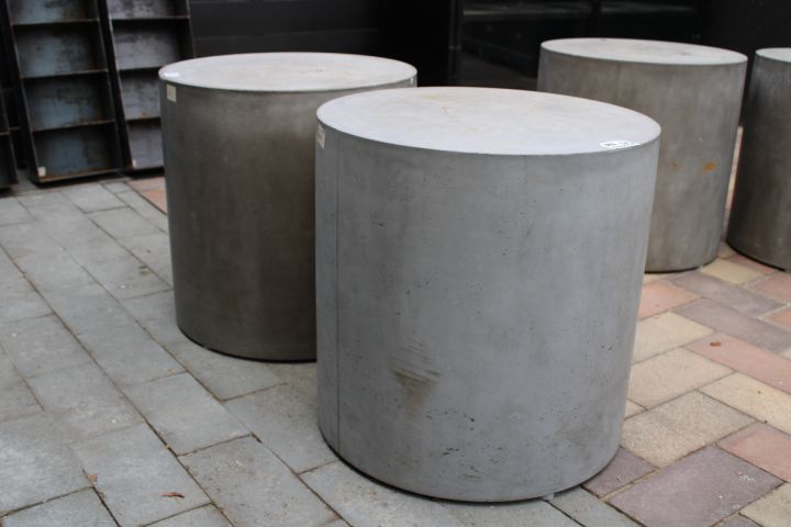 794408-3 Hand-cast concrete pedestals, two pieces