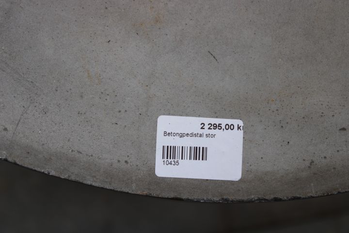 794408-11 Hand-cast concrete pedestals, two pieces