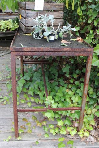 794438-4 Två handgjorda järnbord