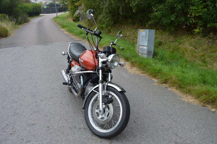 779225-7 Moto Guzzi V 850 T -1975