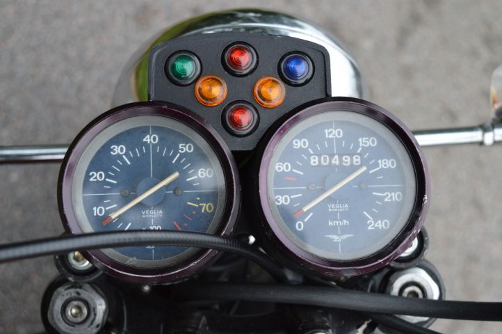 779225-17 Moto Guzzi V 850 T -1975