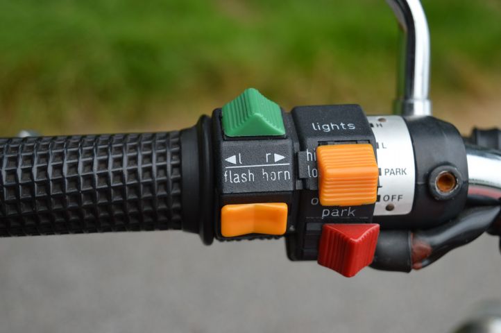 779225-18 Moto Guzzi V 850 T -1975