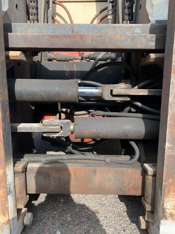 811892-24 Counterweight truck Kalmar 13.6-600 (7044h) -85