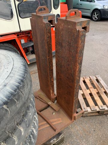 811892-49 Counterweight truck Kalmar 13.6-600 (7044h) -85