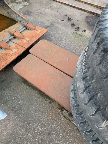 811892-51 Counterweight truck Kalmar 13.6-600 (7044h) -85