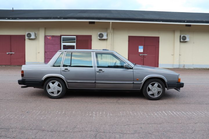 821763-6 Volvo 760 GLE TD -84