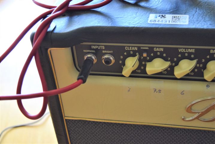 684431-5 Amplifier Bugera "V22" + Foot pedal Bugera