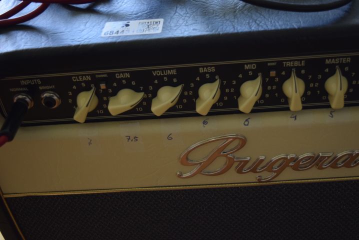 684431-6 Amplifier Bugera "V22" + Foot pedal Bugera