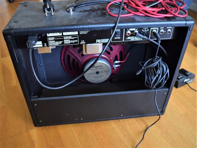 684431-8 Amplifier Bugera "V22" + Foot pedal Bugera