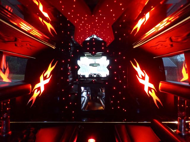 835628-29 HUMMER STRETCH LIMOUSINE, 2003, 308 hp