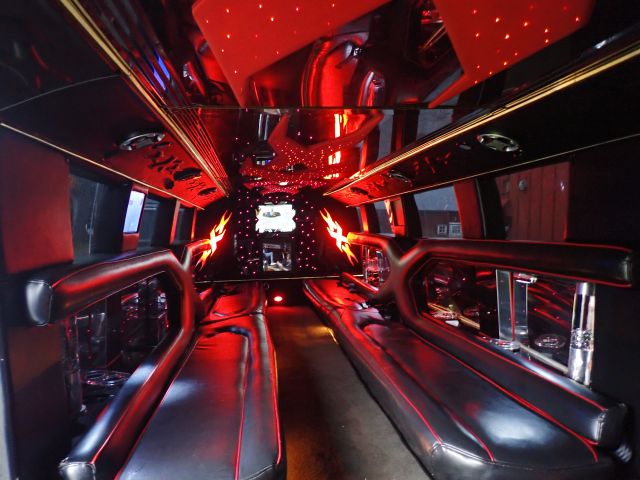 835628-33 HUMMER STRETCH LIMOUSINE, 2003, 308 hp