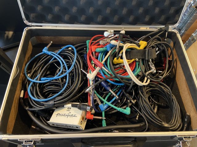 827869-1 Flight case with cables