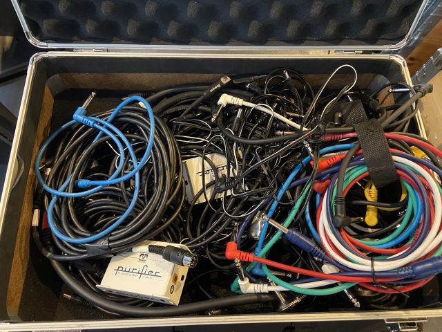 827869-2 Flight case with cables