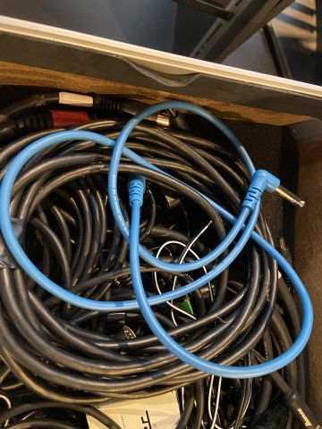 827869-5 Flight case with cables