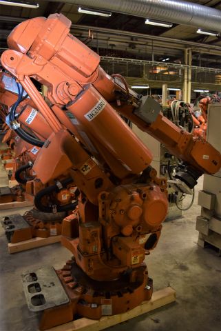 678769-2 Robot ABB IRB6400R S4Cplus 2.8 / 150 M2000 (15808h)