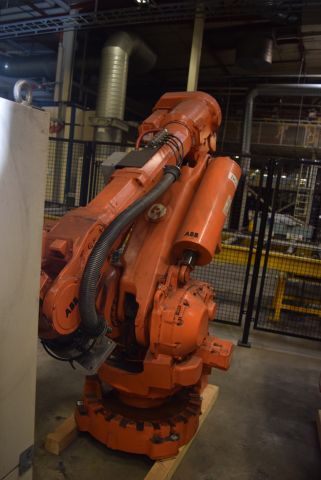 678769-4 Robot ABB IRB6400R S4Cplus 2.8 / 150 M2000 (15808h)