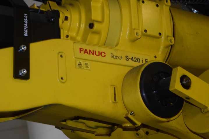 678789-9 Robot Fanuc S-420iF 2.4 / 120