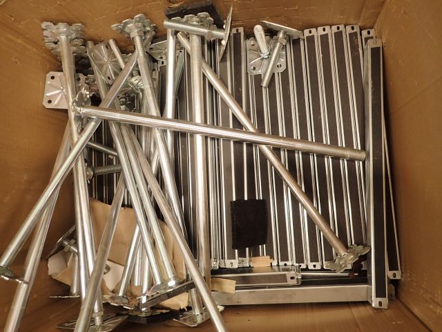 753380-4 Raised floor from Lindner