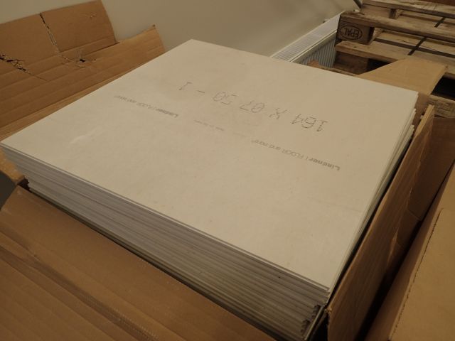 753380-10 Raised floor from Lindner