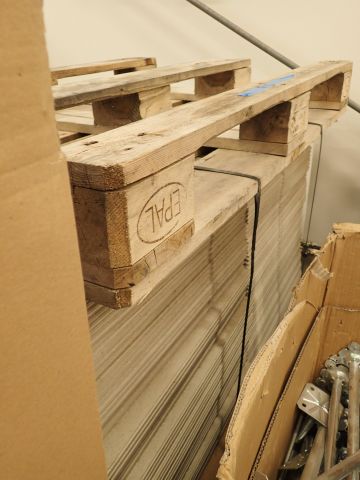 753380-14 Raised floor from Lindner