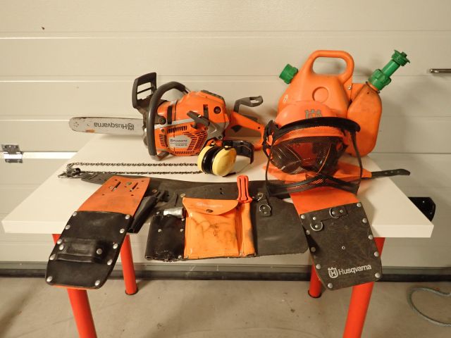 825571-1 Chainsaw Husqvarna 550XP G with accessories