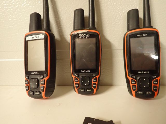 825590-3 Controllers Garmin Astro 320