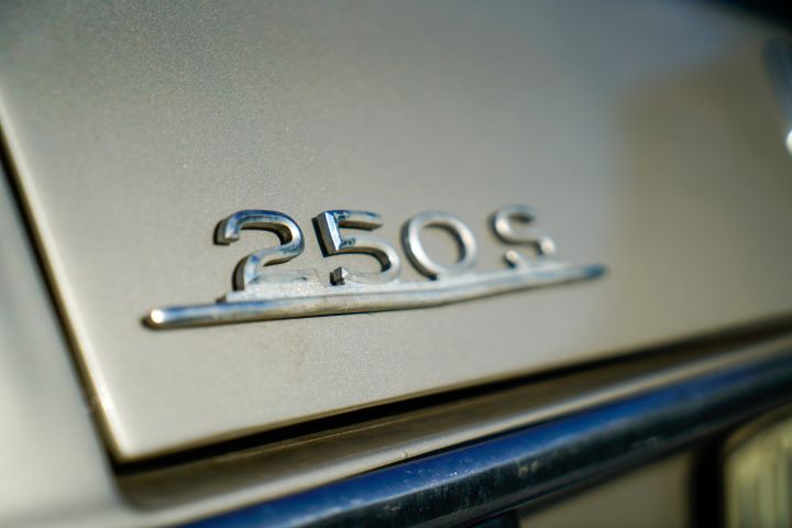 837781-18 Mercedes Benz 250 Coupe 2.8 - 1973