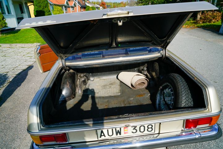 837781-40 Mercedes Benz 250 Coupe 2.8 - 1973