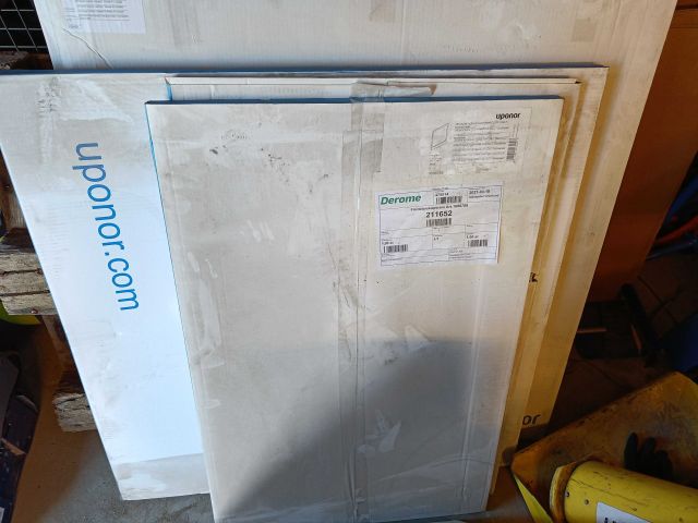 754116-11 Parti med Uponor Täckluckor och ramar