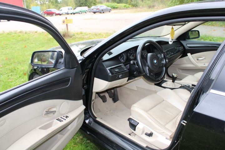 830781-4 BMW 525D sedan, 2009, 194 hp