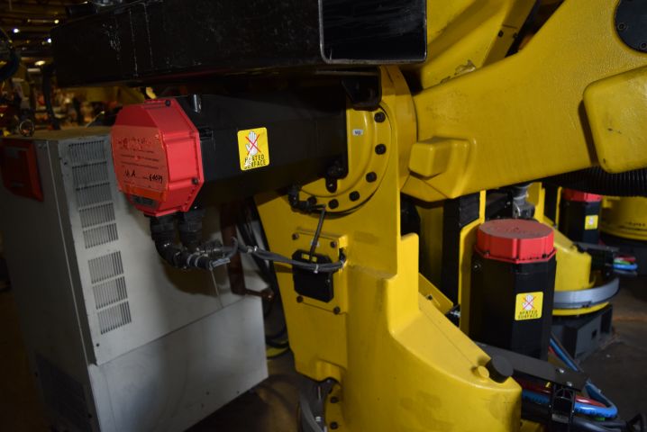 678796-6 Robot Fanuc S-420iF 2.4 / 155