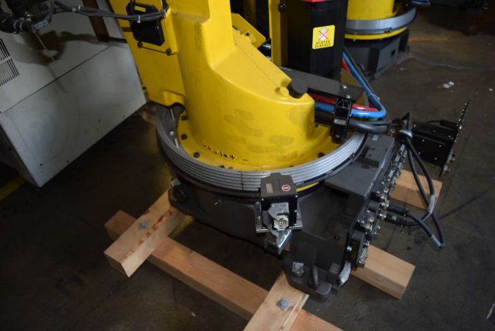 678796-7 Robot Fanuc S-420iF 2.4 / 155