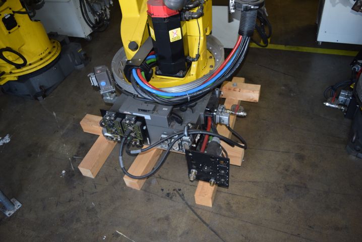 678796-8 Robot Fanuc S-420iF 2.4 / 155