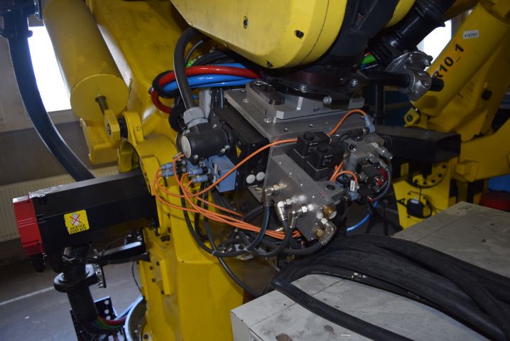 678796-11 Robot Fanuc S-420iF 2.4 / 155