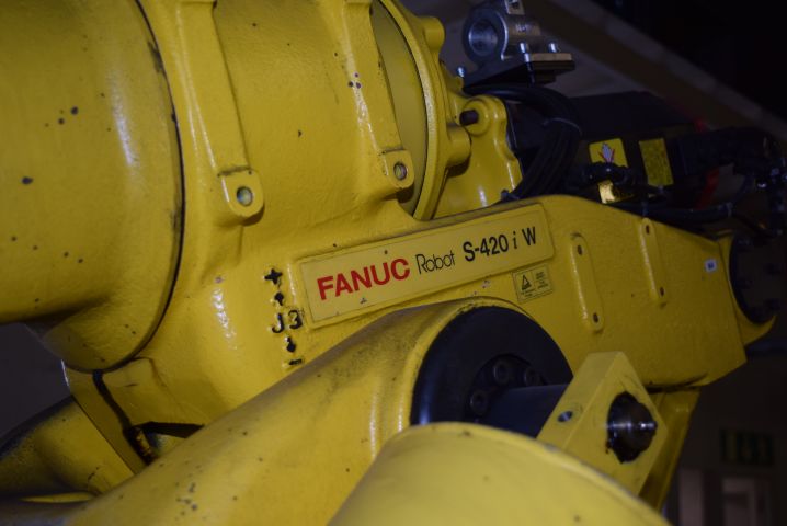 678797-10 Robot Fanuc S-420iW 2.4 / 155