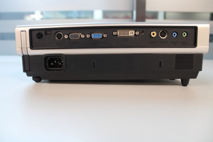 830085-5 Projector Benq MP770 with Projector screen 2 * 2 meters