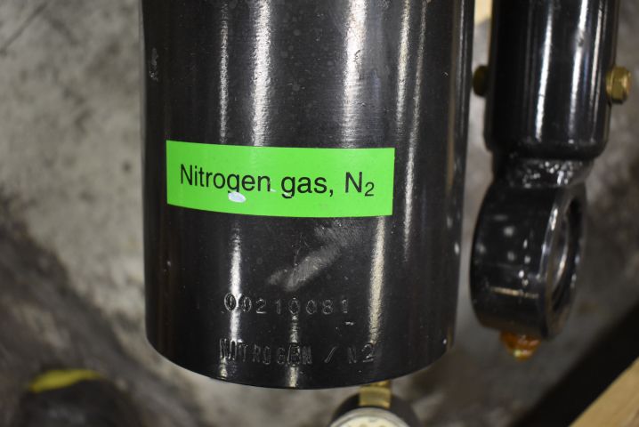 684542-4 Balancing cylinder (Nitrogen gas)