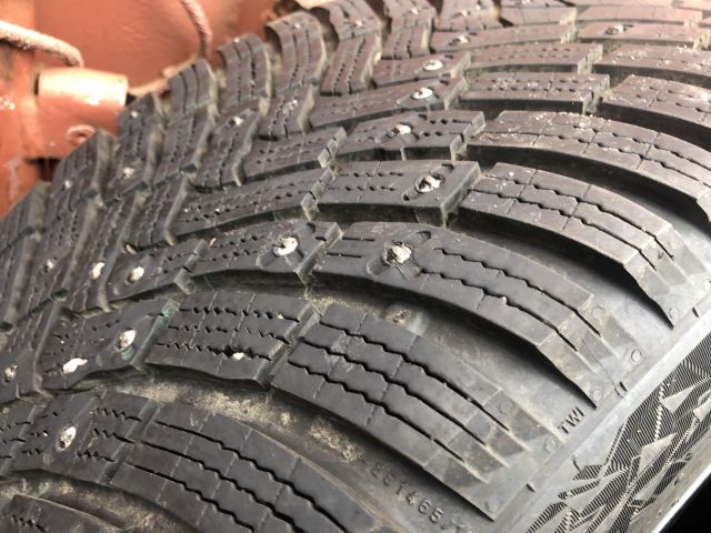 838339-5 4 Studded winter tires Continental 255/40 R21 (Volvo)