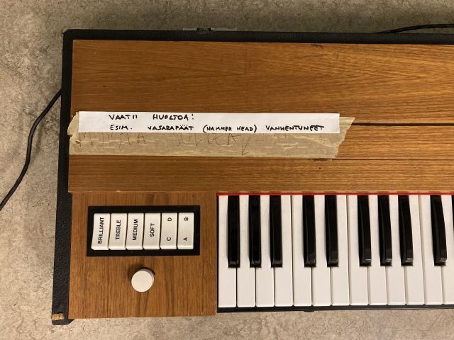 837132-7 Hohner Clavinet D6 (vaatii huoltoa / maintenance needed)