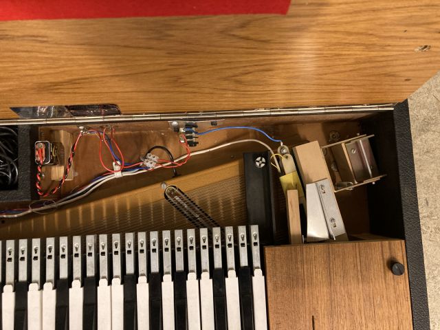 837132-11 Hohner Clavinet D6 (vaatii huoltoa / maintenance needed)
