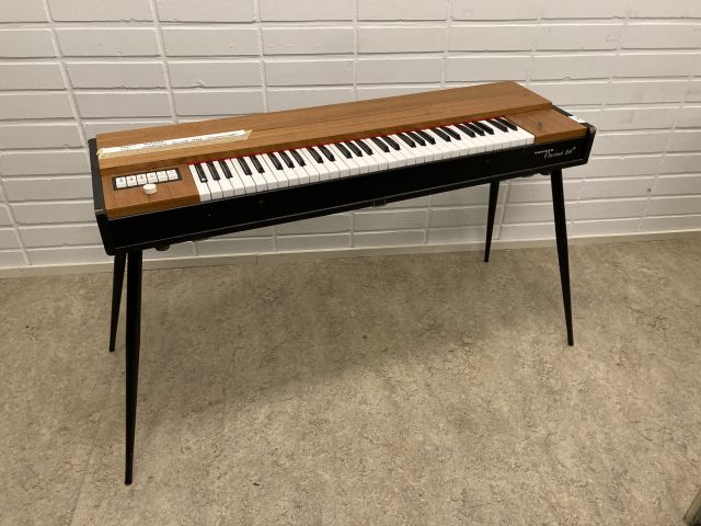 837132-1 Hohner Clavinet D6 (vaatii huoltoa / maintenance needed)