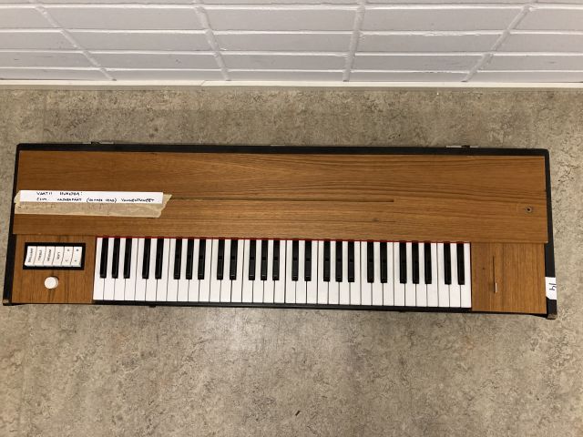 837132-5 Hohner Clavinet D6 (vaatii huoltoa / maintenance needed)