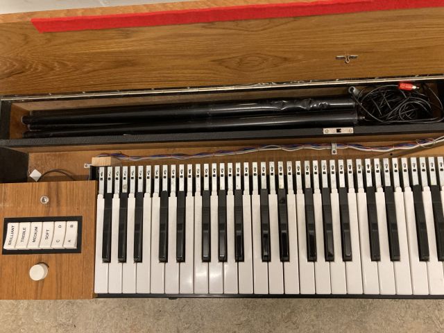 837132-9 Hohner Clavinet D6 (vaatii huoltoa / maintenance needed)