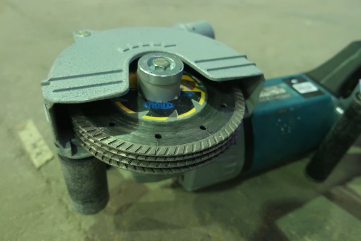 832804-6 Tracking machine, Makita SG150