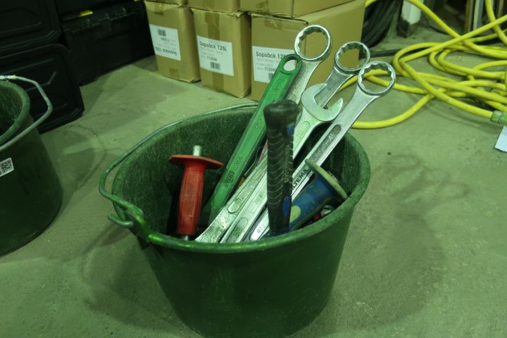 832819-2 Perforated bucket with various hand tools