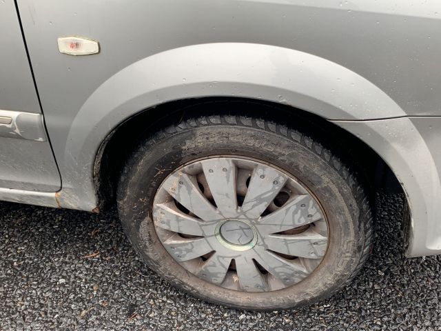 809338-13 Kia Carens 1.8 -2004 (126hp, 261693km)