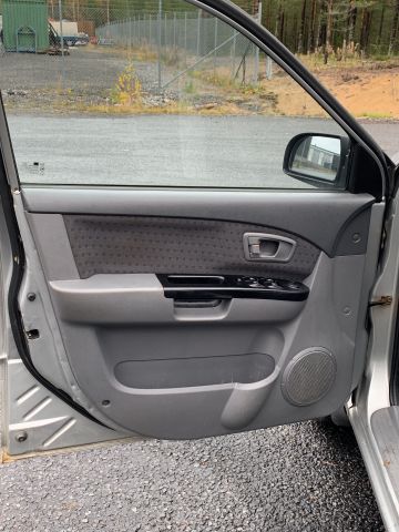 809338-18 Kia Carens 1.8 -2004 (126hp, 261693km)