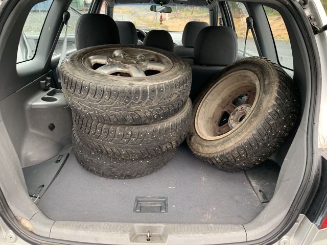 809338-25 Kia Carens 1.8 -2004 (126hp, 261693km)