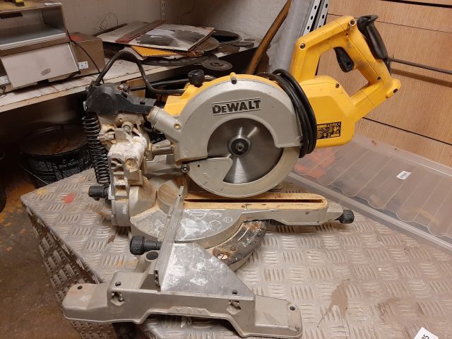 747044-1 Chainsaw - DeWalt - DW777
