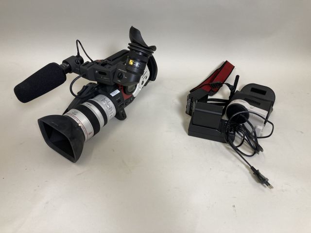 837133-1 Canon XL1S MiniDV Digital Camcorder